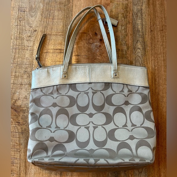 Coach shoulder bag - Picture 2 of 10